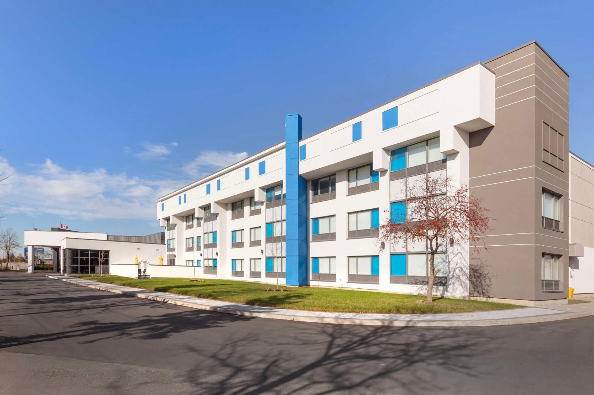 Glo Best Western Mississauga Corporate Centre Exterior photo