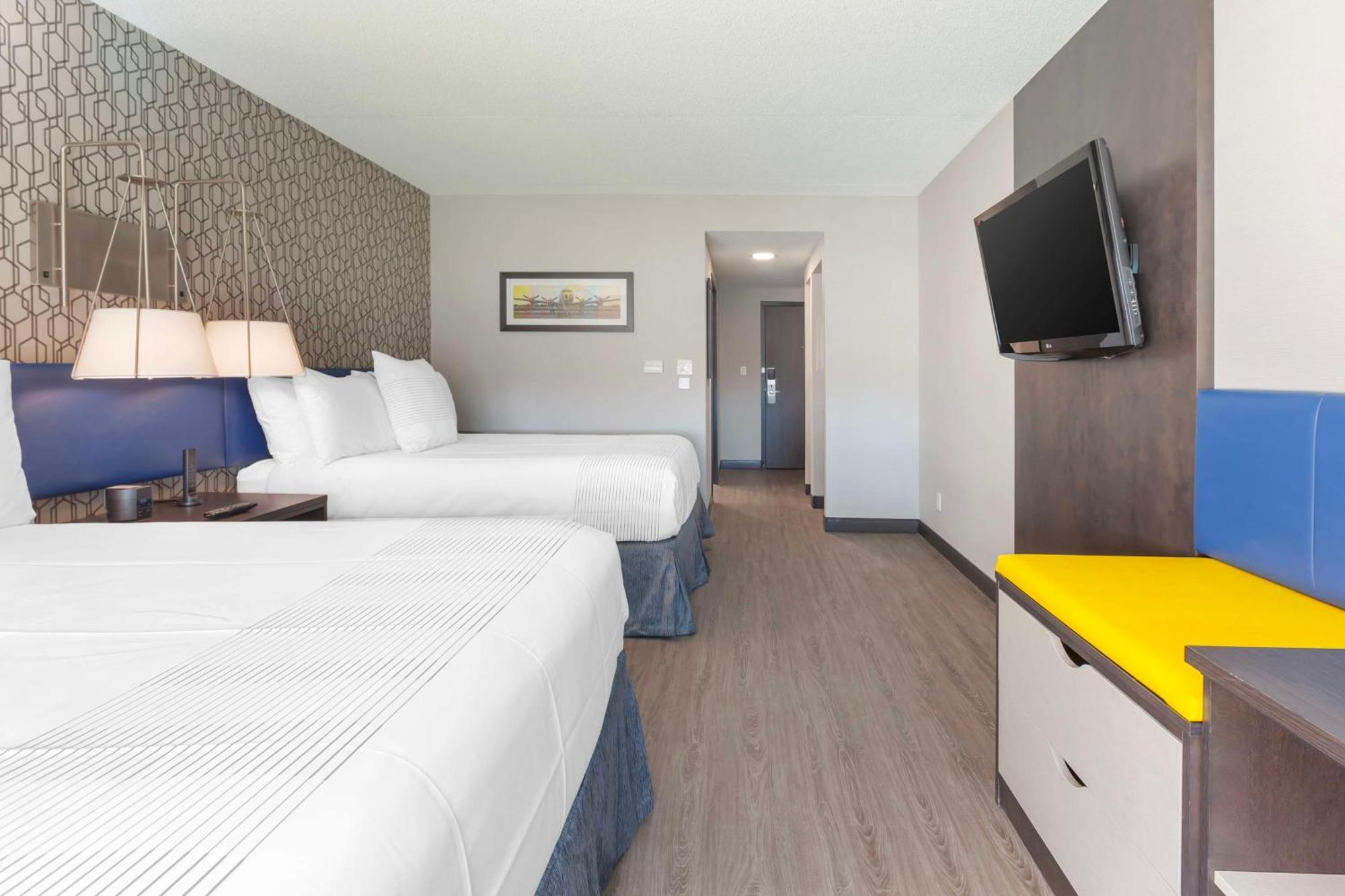 Glo Best Western Mississauga Corporate Centre Exterior photo