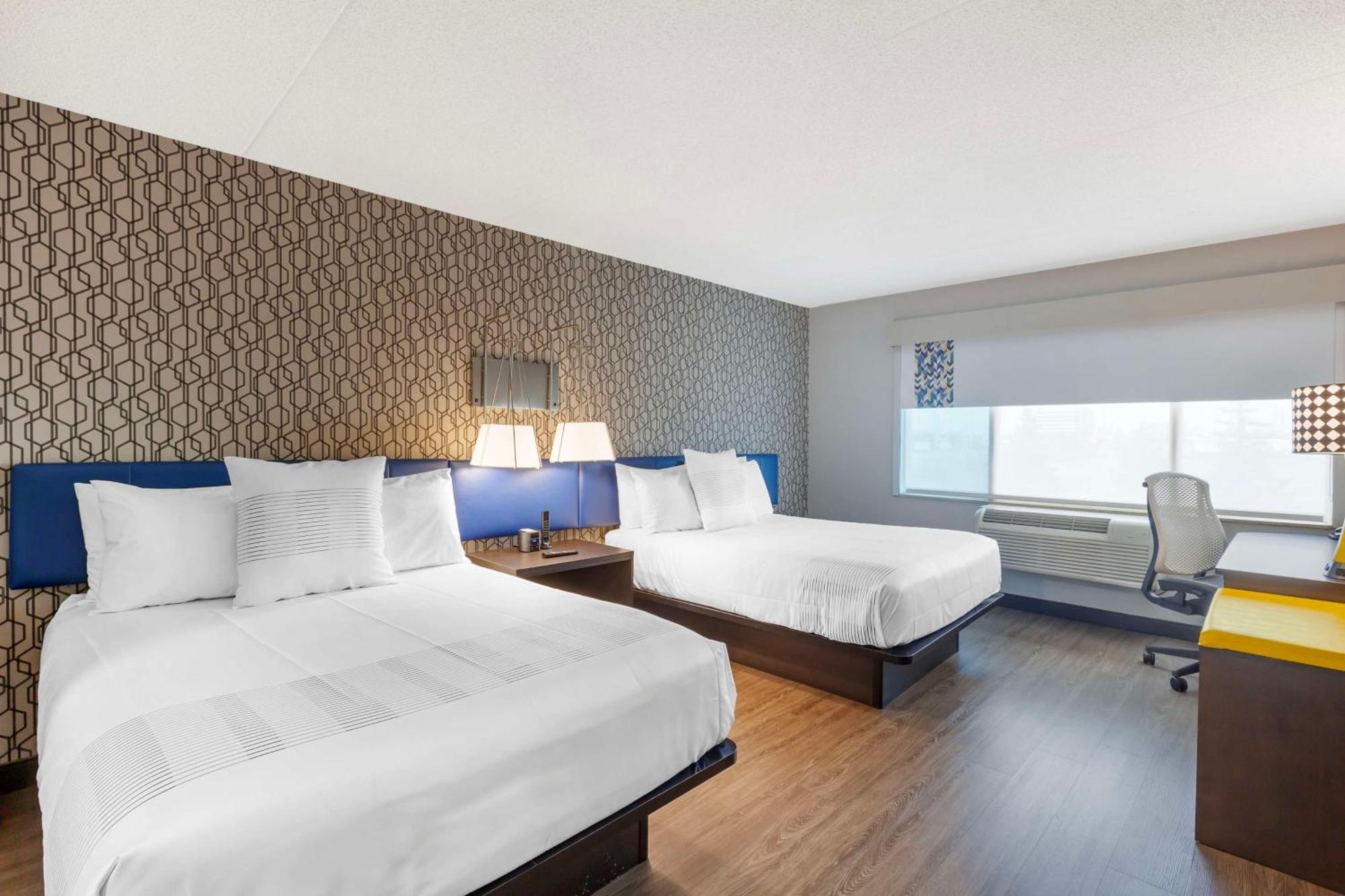 Glo Best Western Mississauga Corporate Centre Exterior photo
