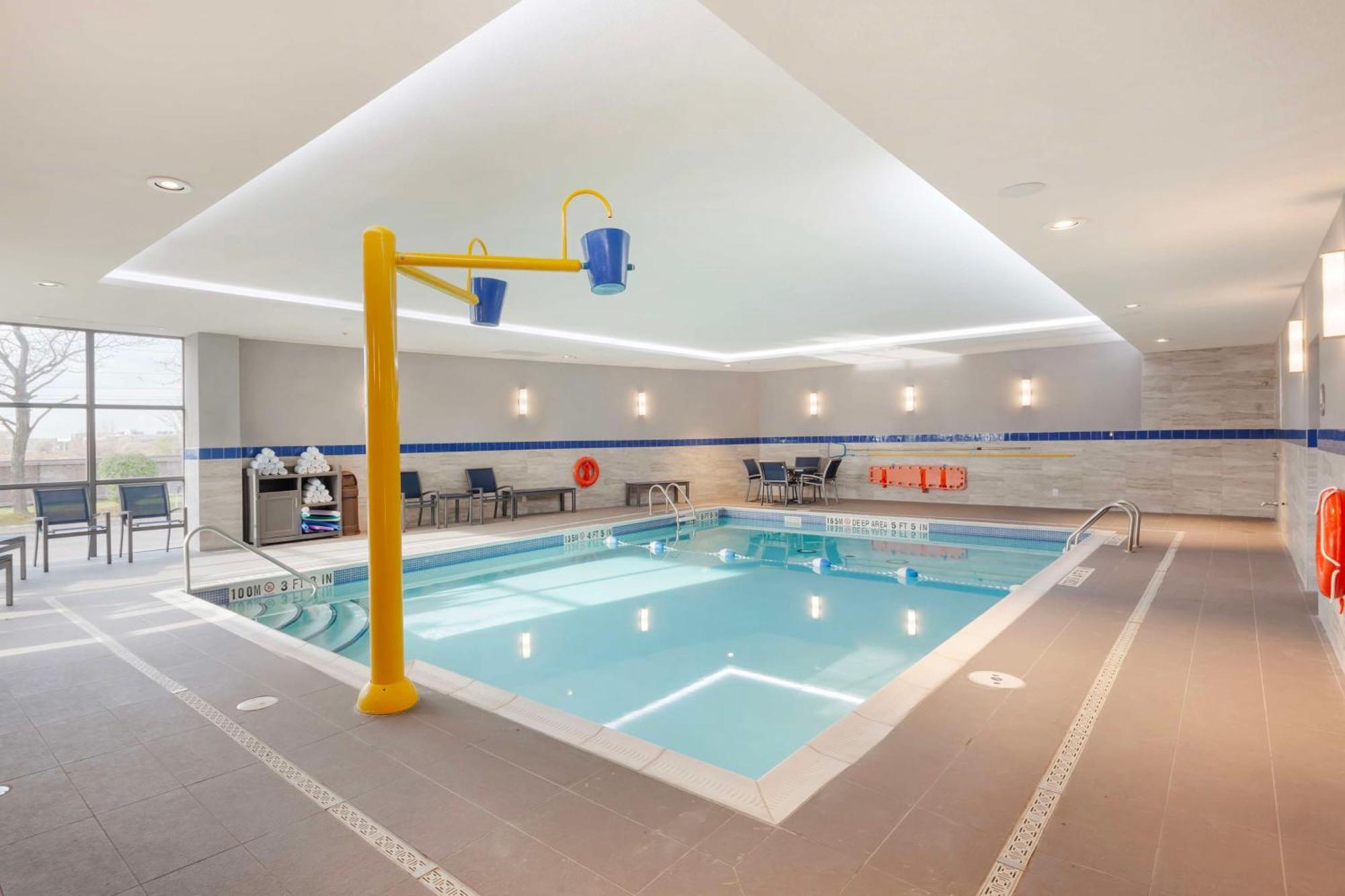 Glo Best Western Mississauga Corporate Centre Exterior photo